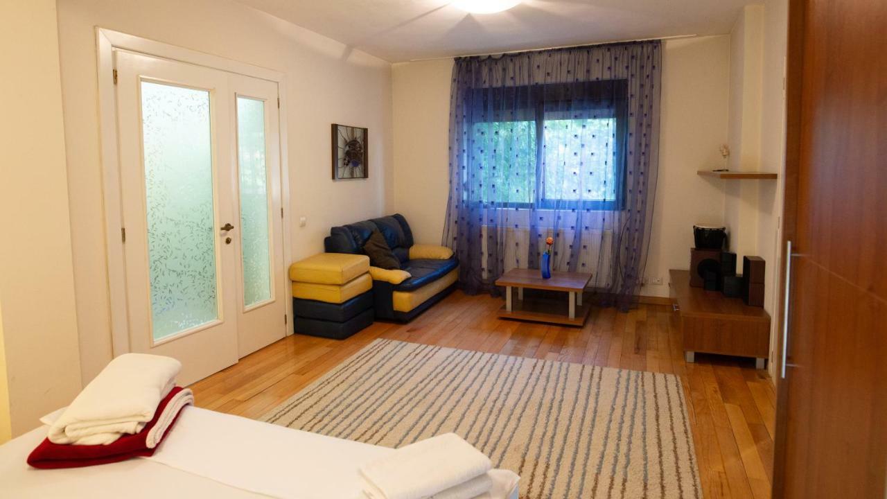 Nicole'S Apartment Букурещ Екстериор снимка